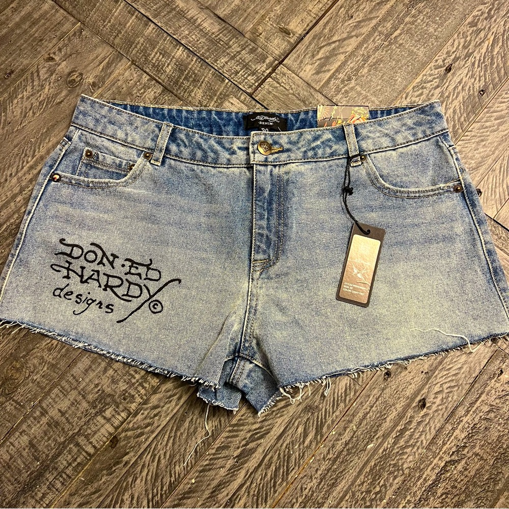 NEW! ❤️‍🔥 Authentic ❤️‍🔥 Ed Hardy Cutoff Painted Design Shorts Size 30